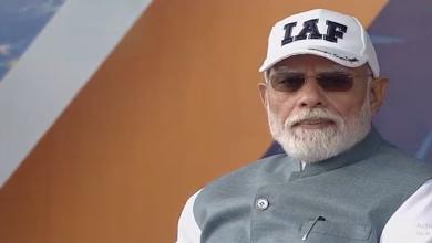 Photo of एयर शो देखने पहुंचे पीएम मोदी, जय श्रीराम के जयकारे से हुआ स्वागत